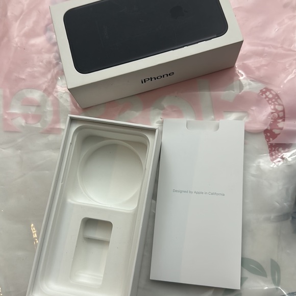 Apple iPhone 7 Box - Picture 3 of 3